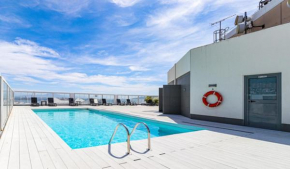 Central one bed apartment, sleeps 4 with roof top pool.